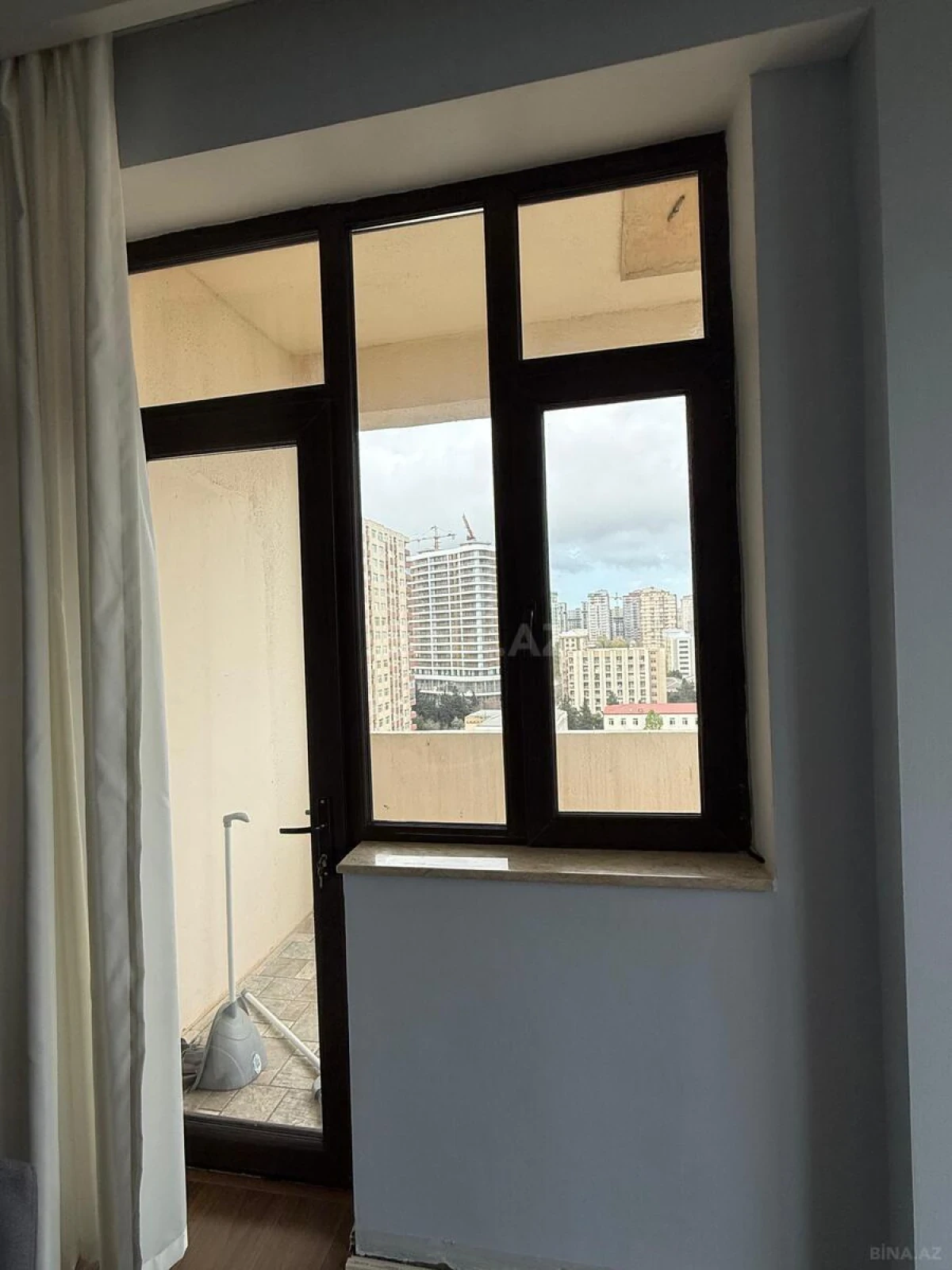 Satılır 4 otaqlı mənzil 156 m²