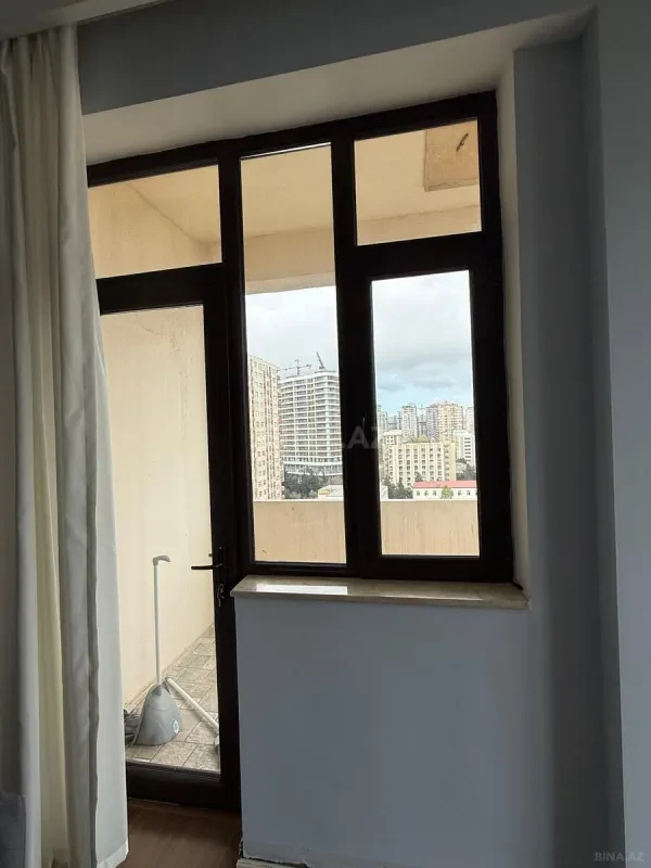 Satılır 4 otaqlı mənzil 156 m²