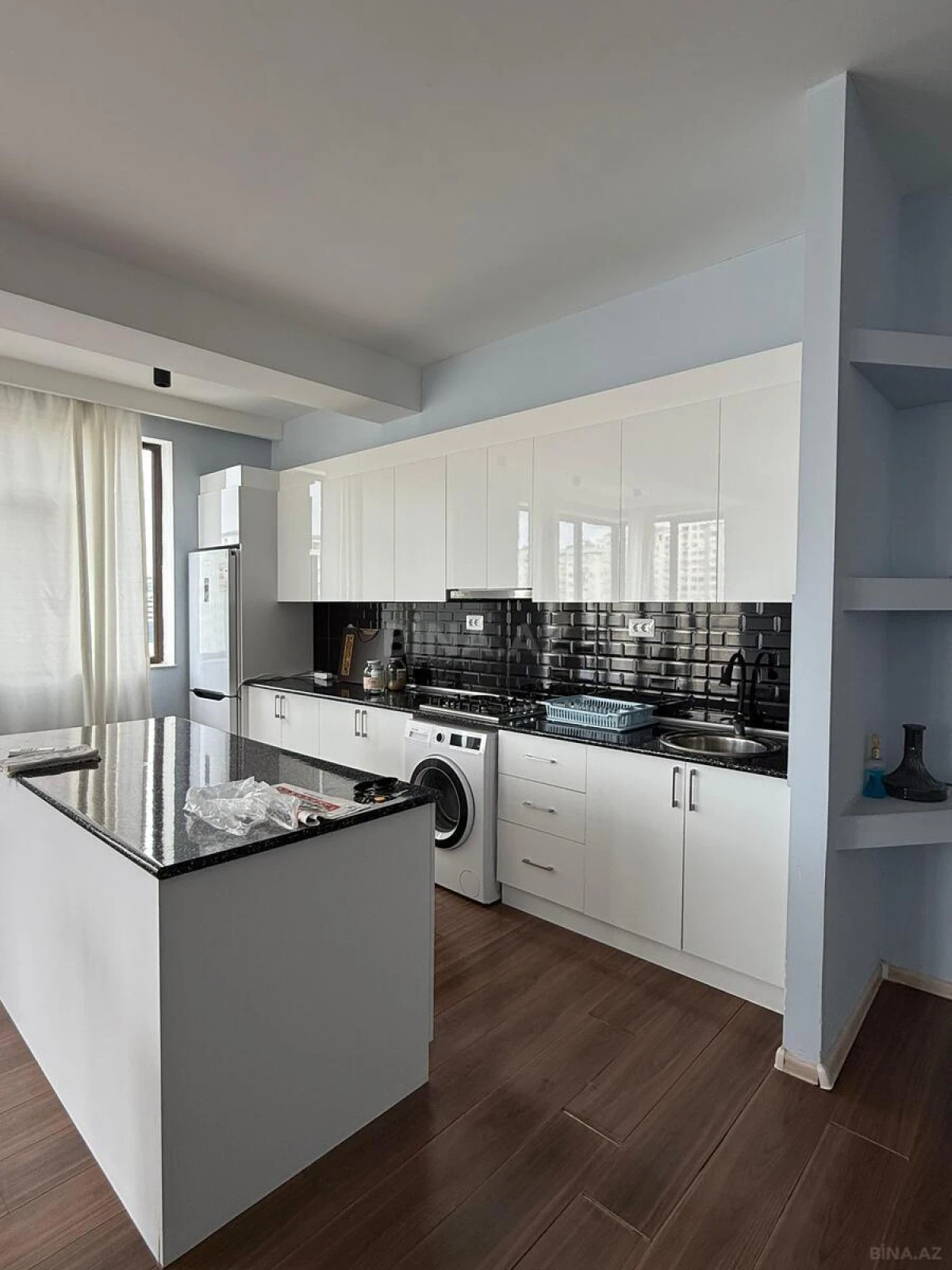 Satılır 4 otaqlı mənzil 156 m²
