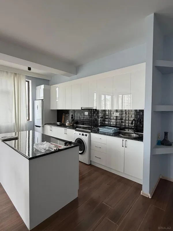 Satılır 4 otaqlı mənzil 156 m²