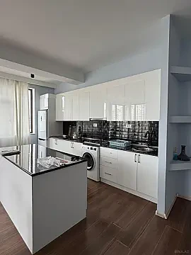 Satılır 4 otaqlı mənzil 156 m²