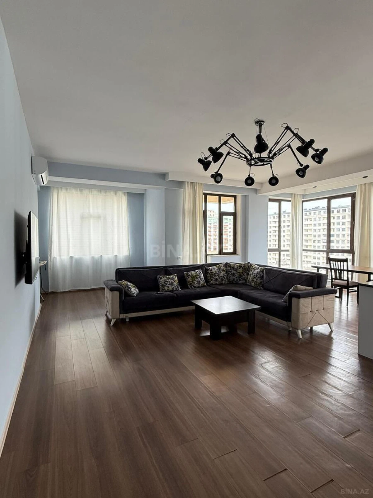 Satılır 4 otaqlı mənzil 156 m²