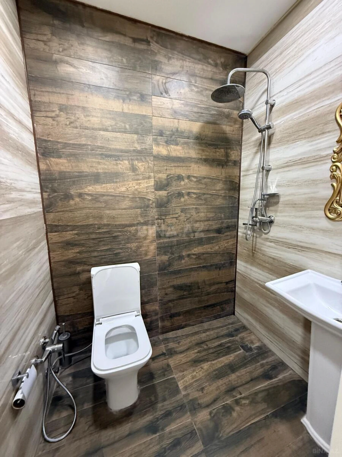 Satılır 4 otaqlı mənzil 156 m²
