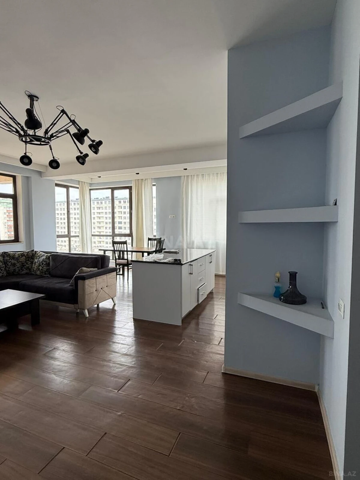 Satılır 4 otaqlı mənzil 156 m²