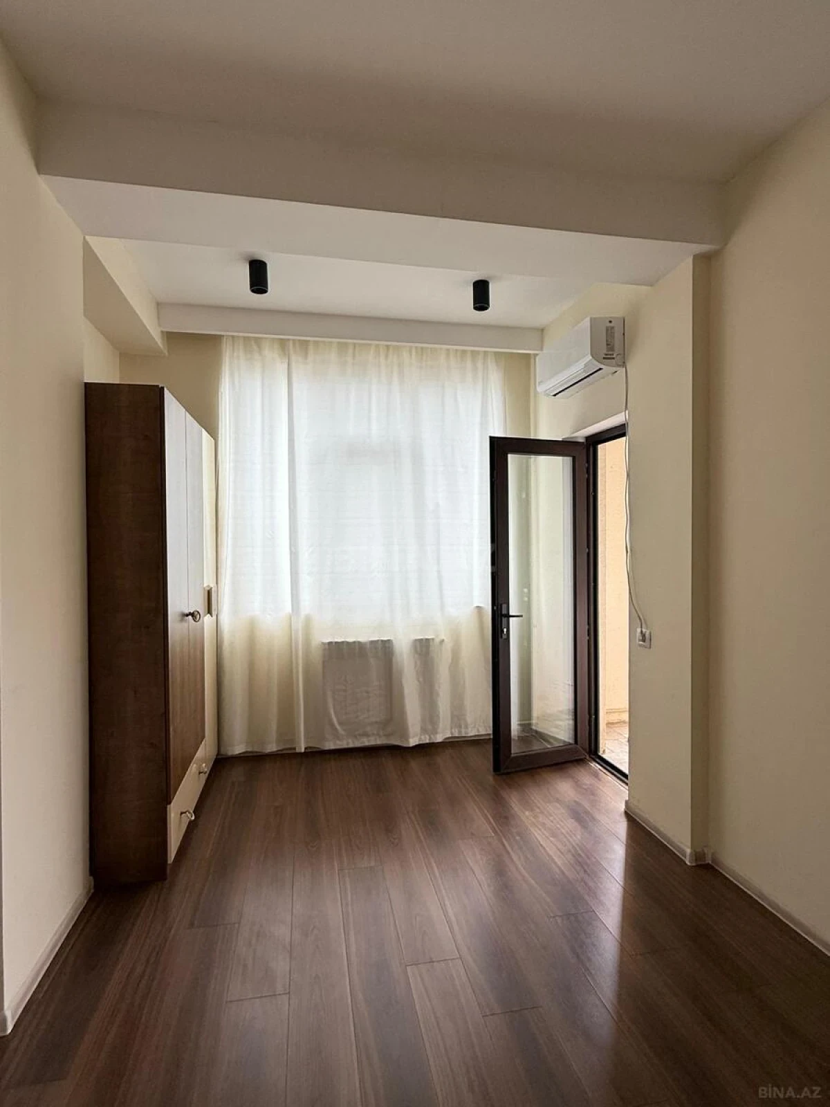 Satılır 4 otaqlı mənzil 156 m²
