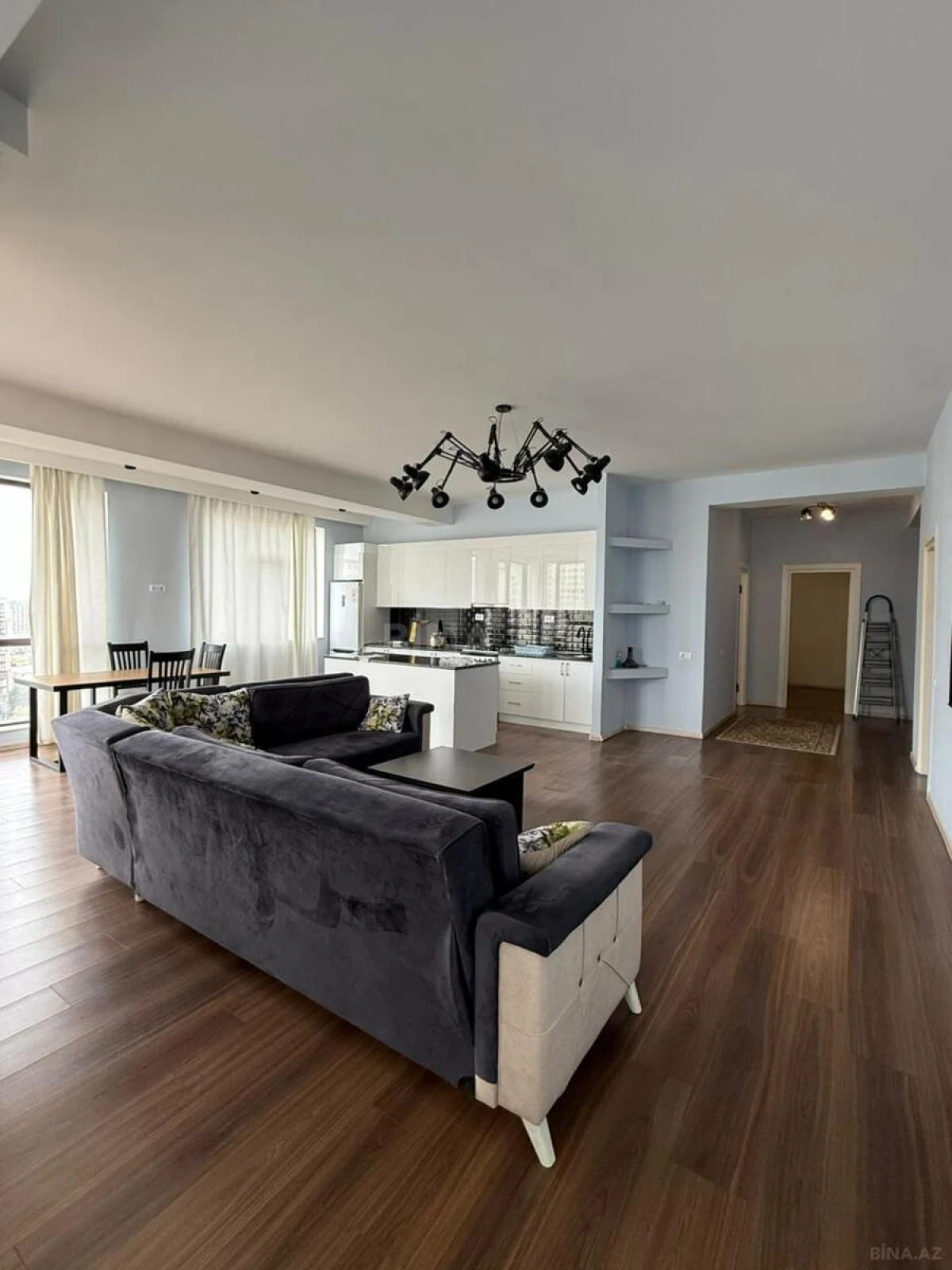 Satılır 4 otaqlı mənzil 156 m²