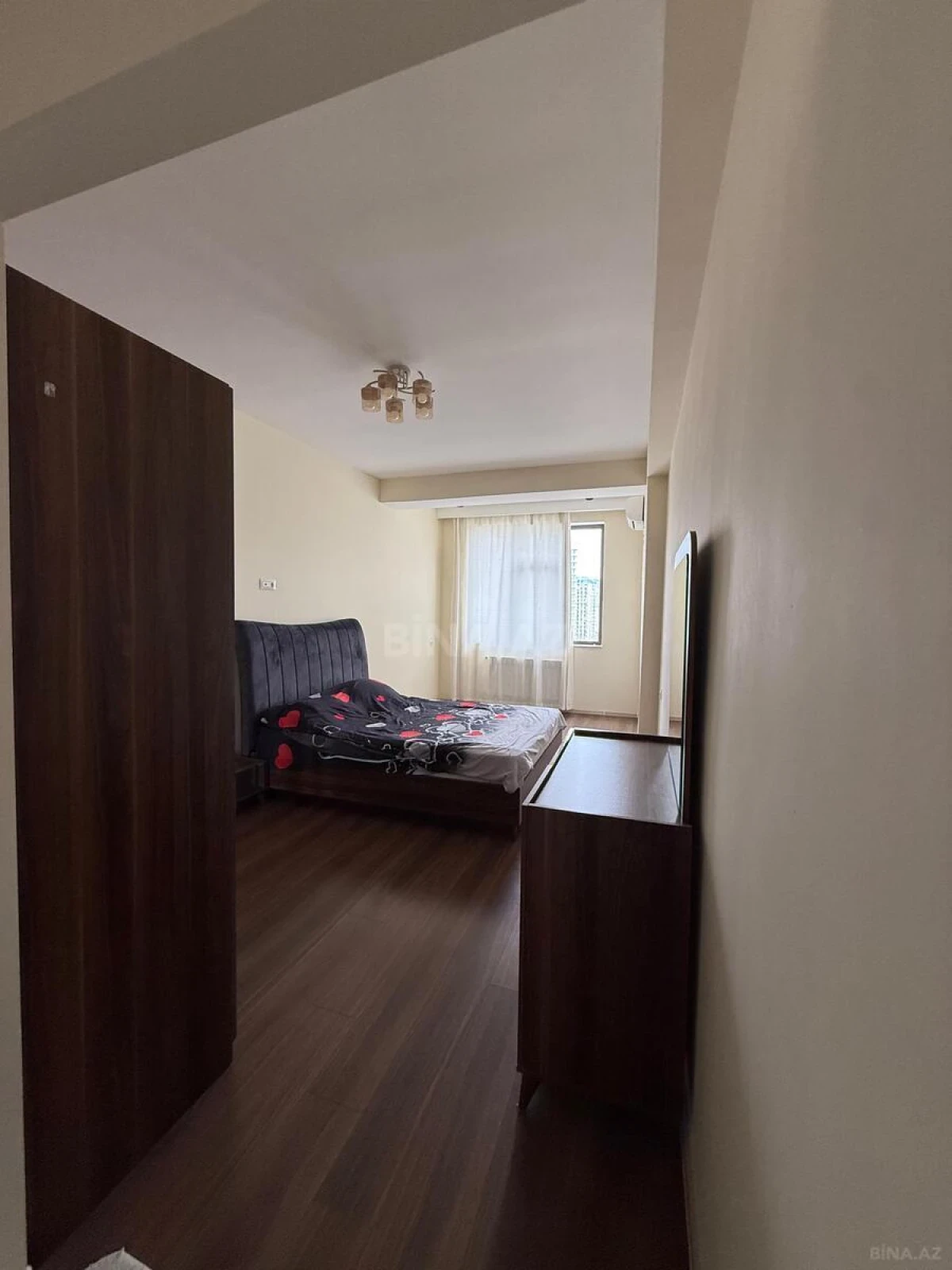 Satılır 4 otaqlı mənzil 156 m²