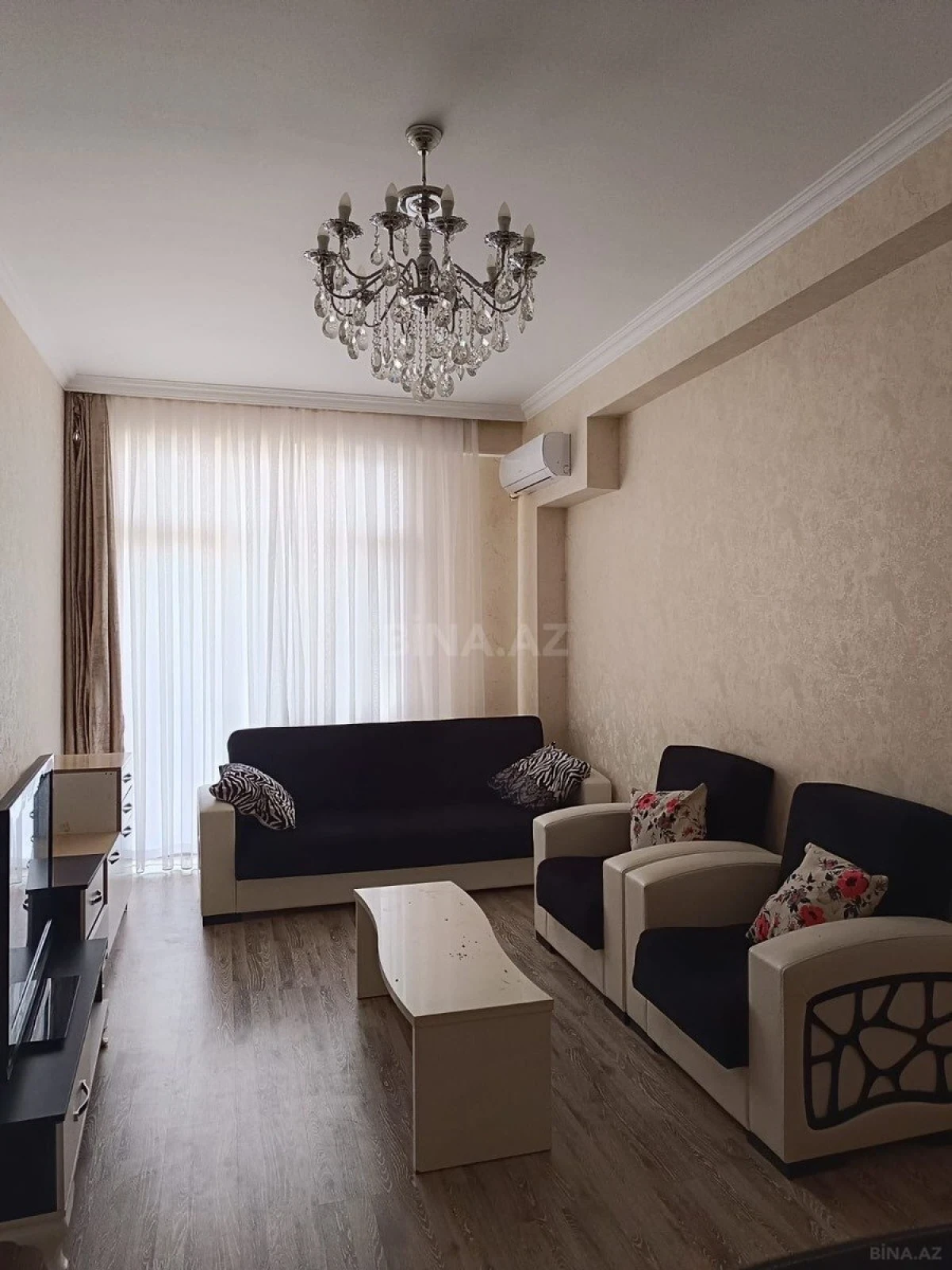 Kirayə verilir 2 otaqlı mənzil 81 m²