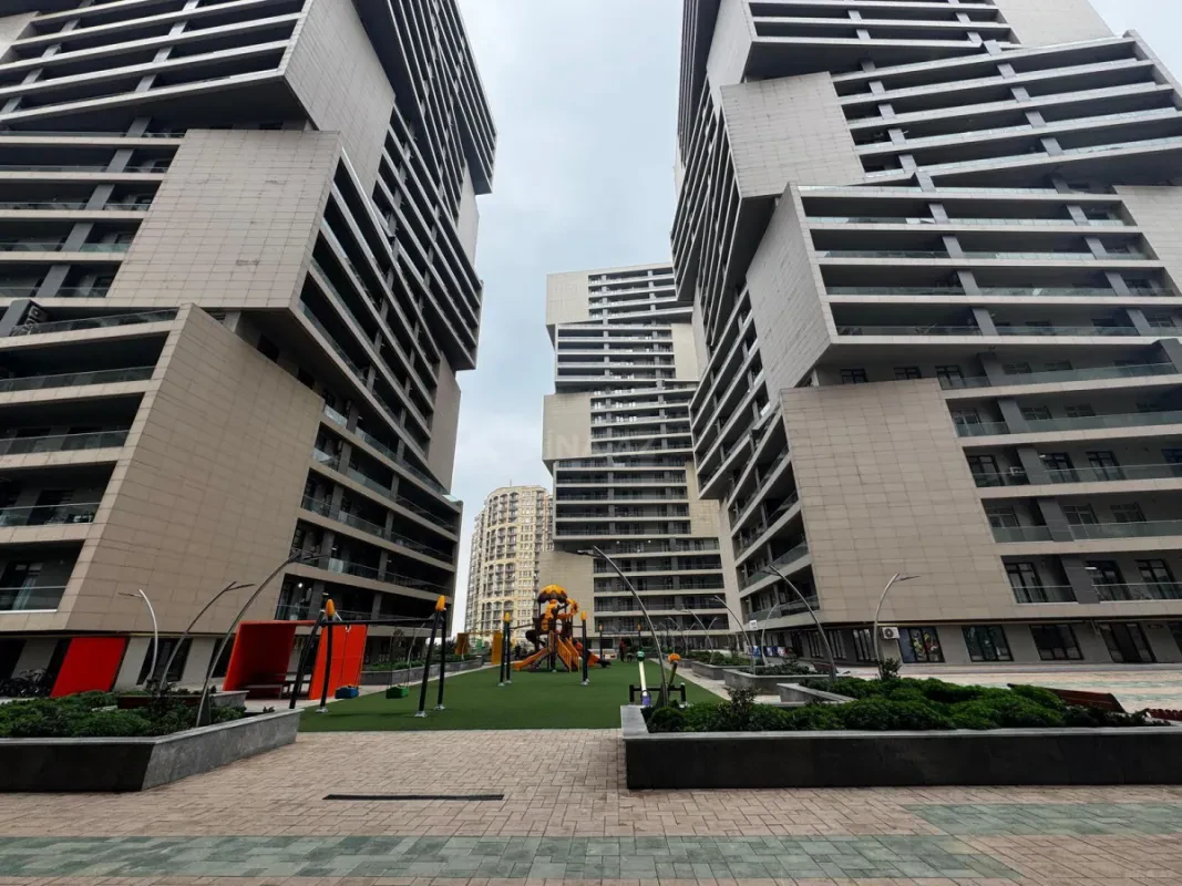 Satılır 2 otaqlı mənzil 107 m²