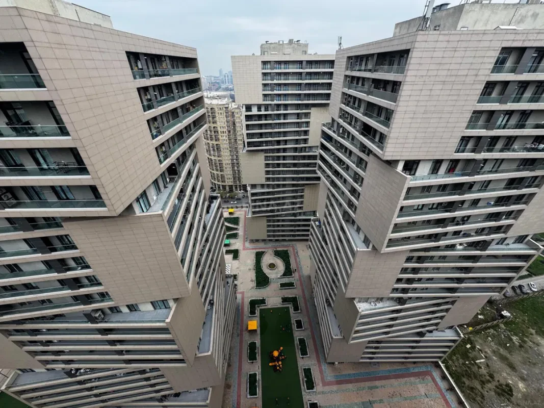 Satılır 2 otaqlı mənzil 107 m²