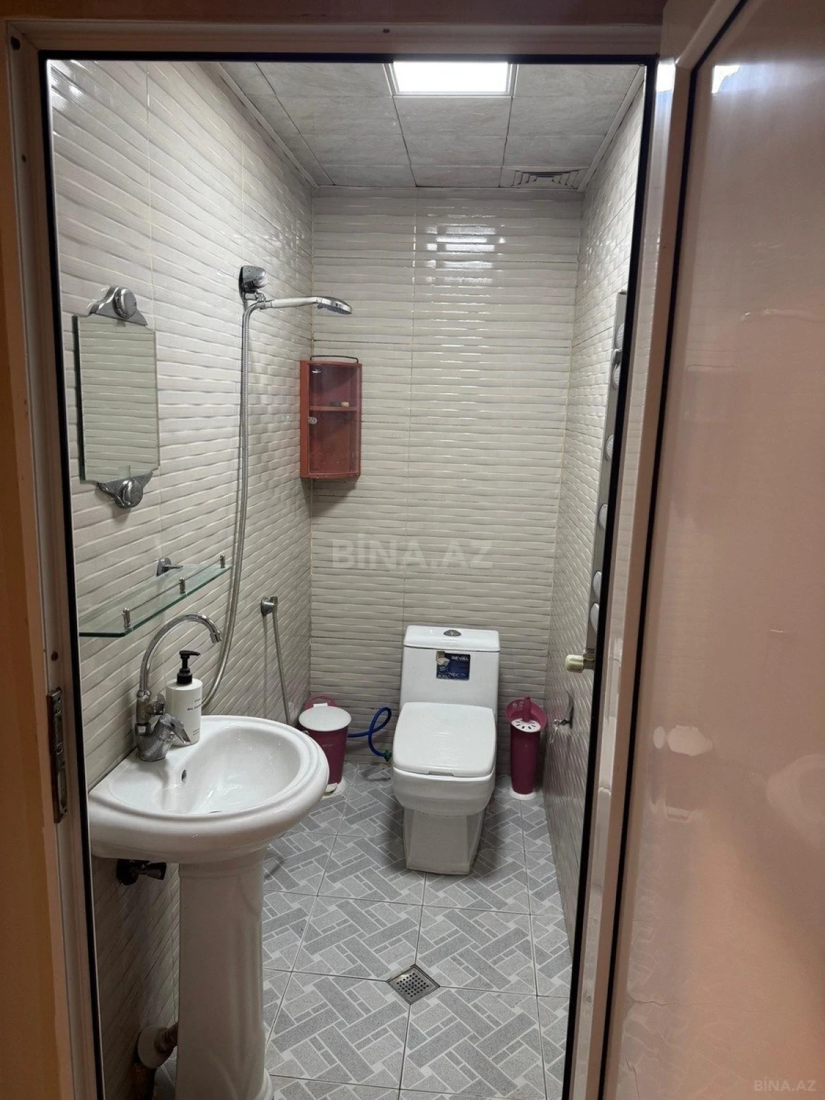 Kirayə verilir 2 otaqlı mənzil 70 m²