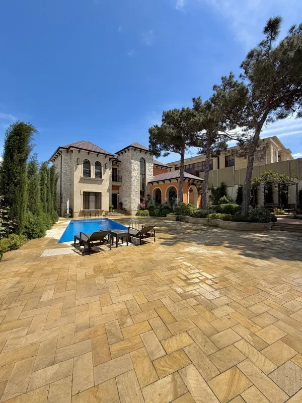 Satılır 5 otaqlı həyət evi 400 m²