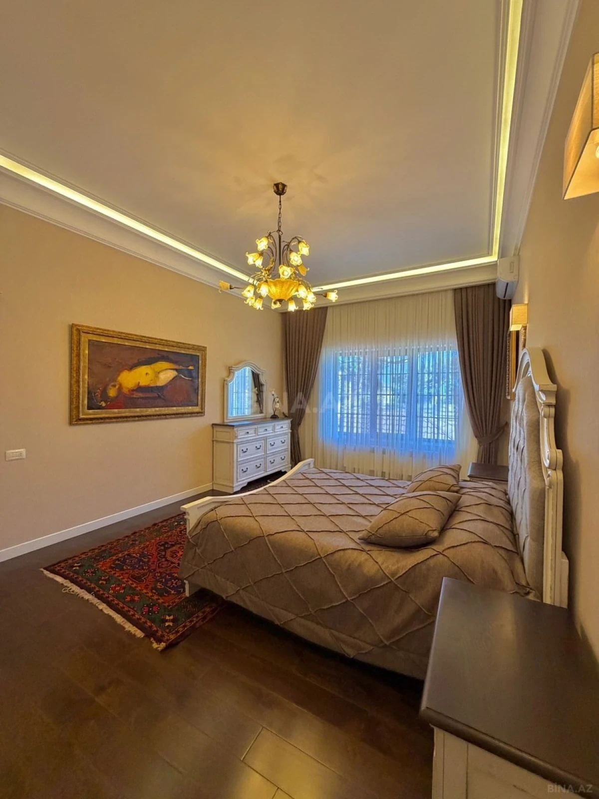 Satılır 5 otaqlı həyət evi 400 m²