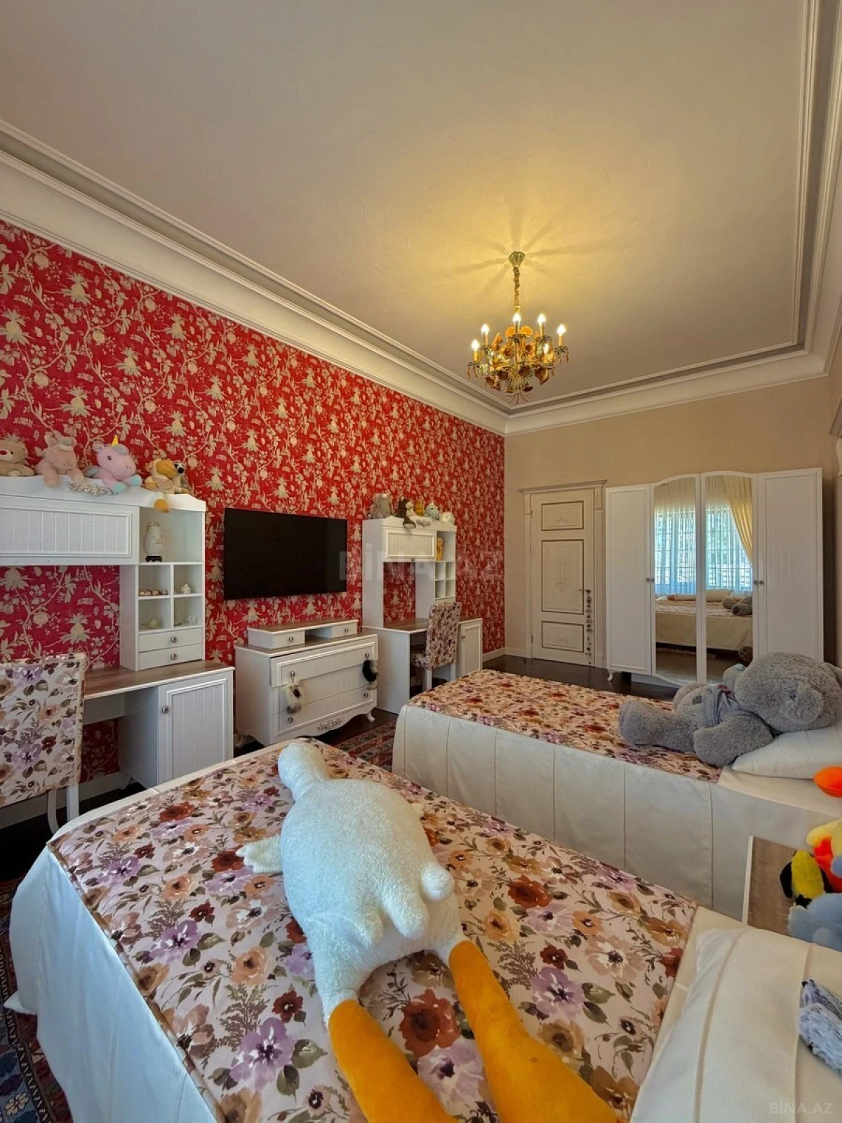 Satılır 5 otaqlı həyət evi 400 m²