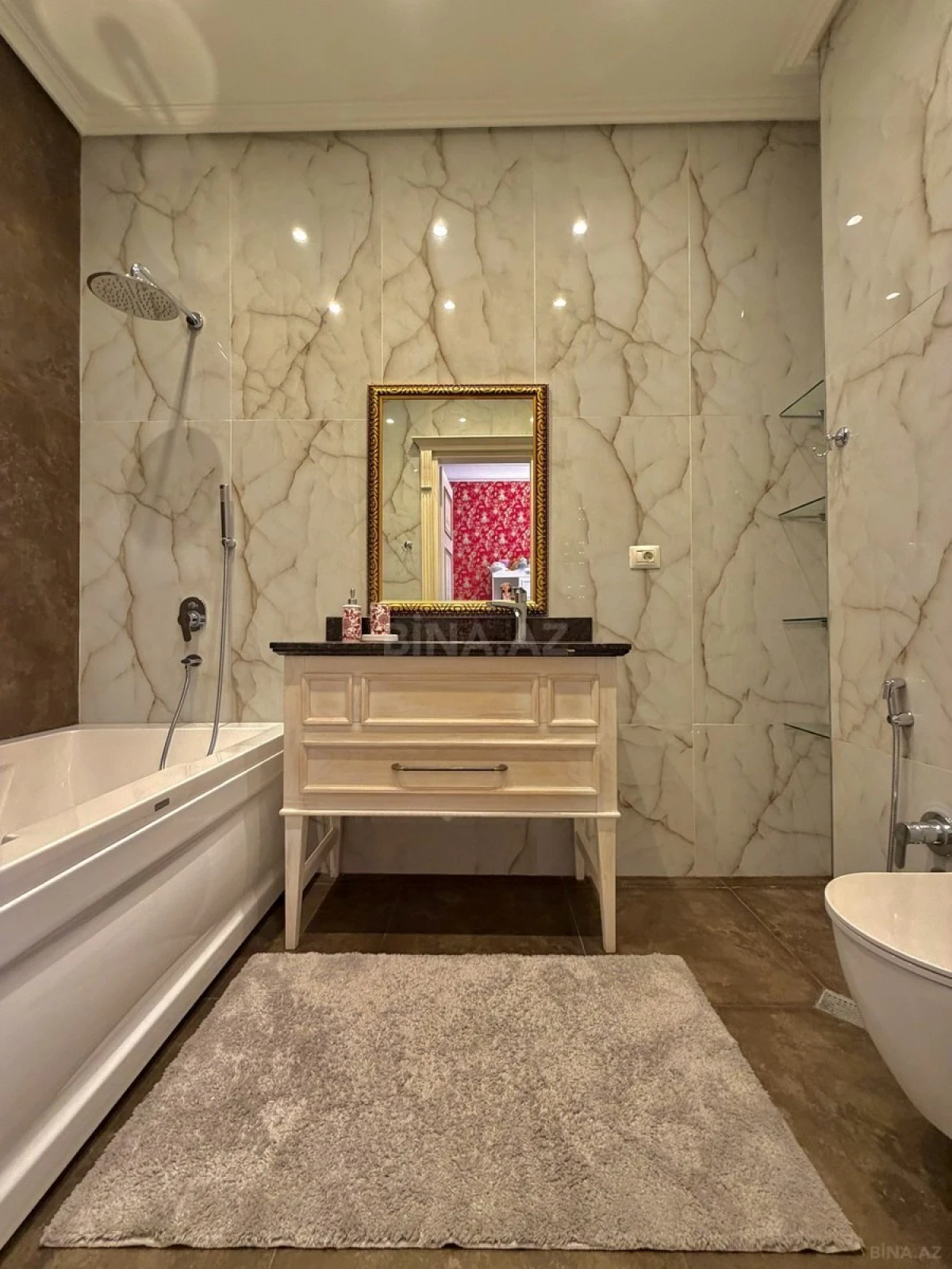 Satılır 5 otaqlı həyət evi 400 m²