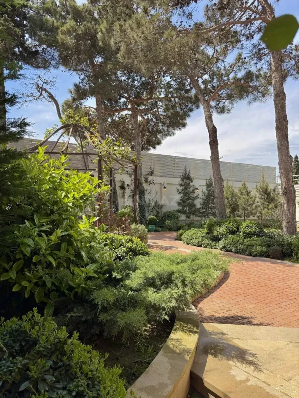 Satılır 5 otaqlı həyət evi 400 m²