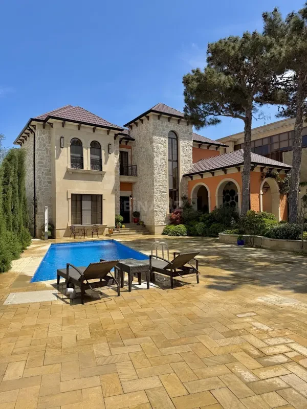 Satılır 5 otaqlı həyət evi 400 m²