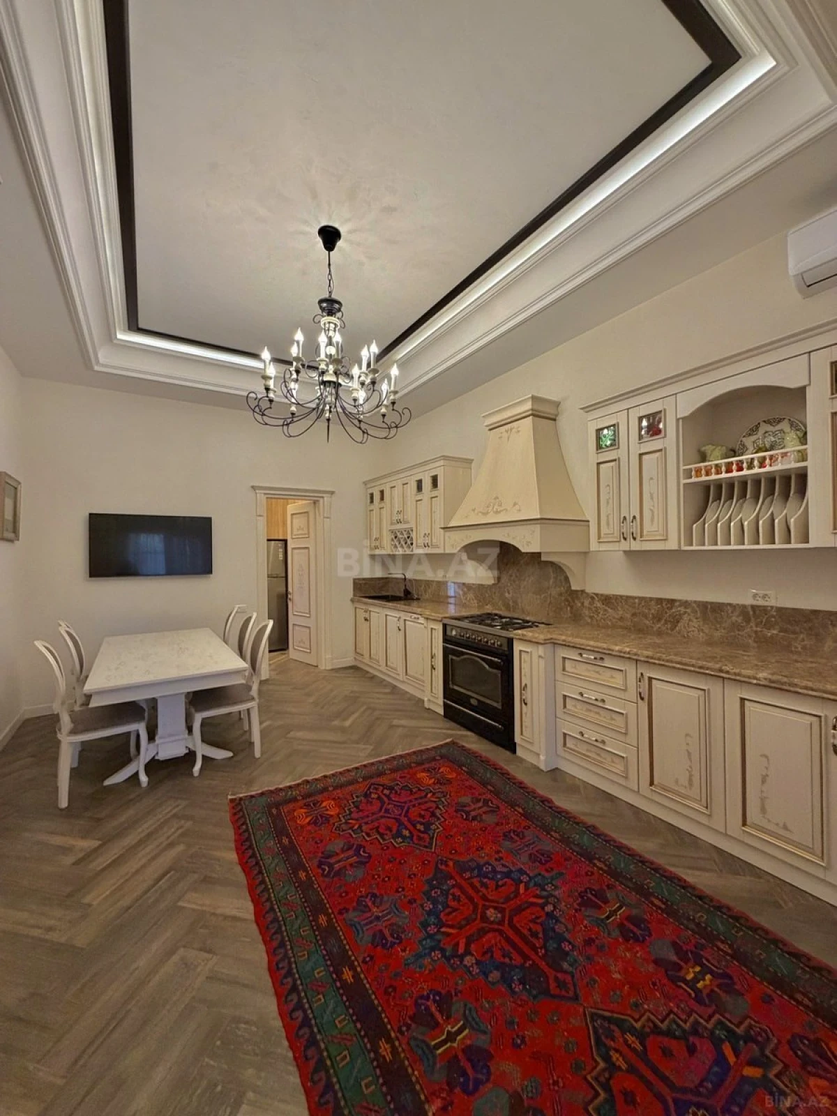 Satılır 5 otaqlı həyət evi 400 m²