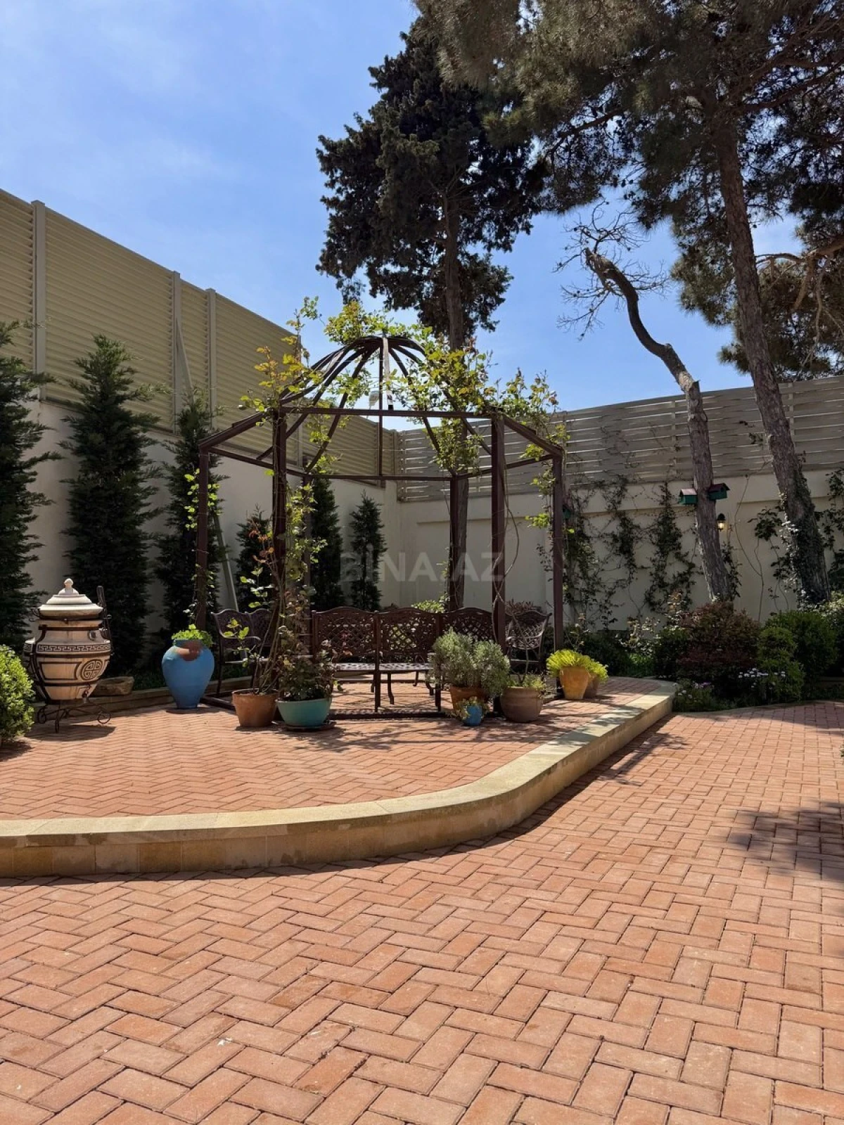 Satılır 5 otaqlı həyət evi 400 m²