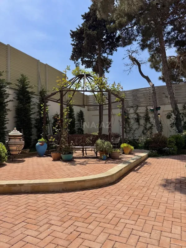 Satılır 5 otaqlı həyət evi 400 m²