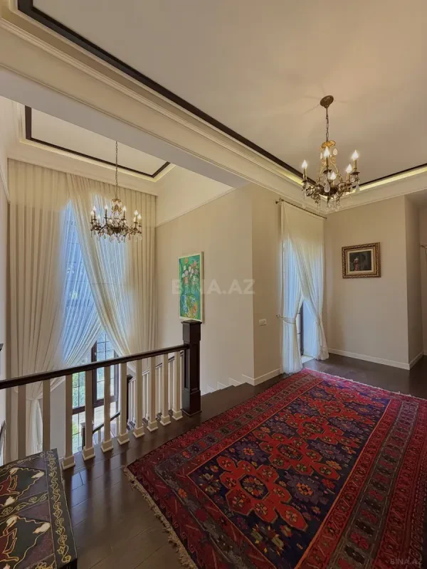Satılır 5 otaqlı həyət evi 400 m²