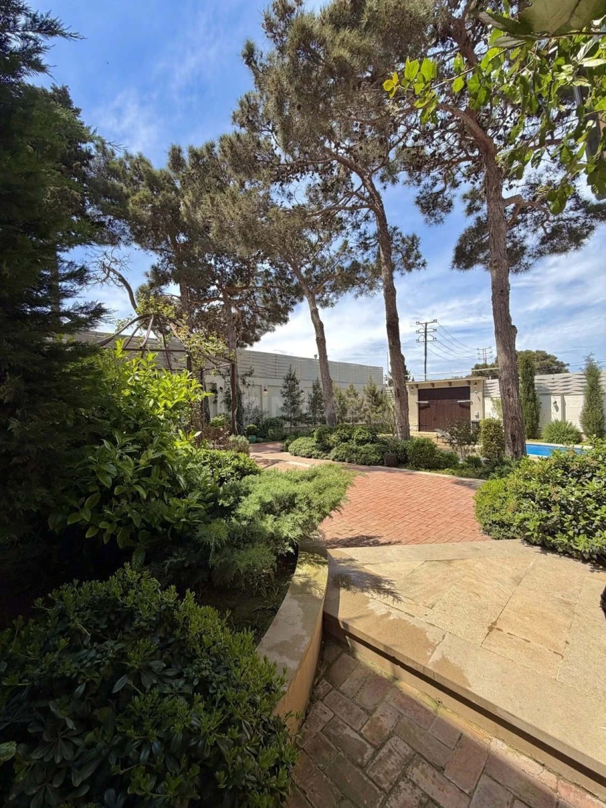 Satılır 5 otaqlı həyət evi 400 m²