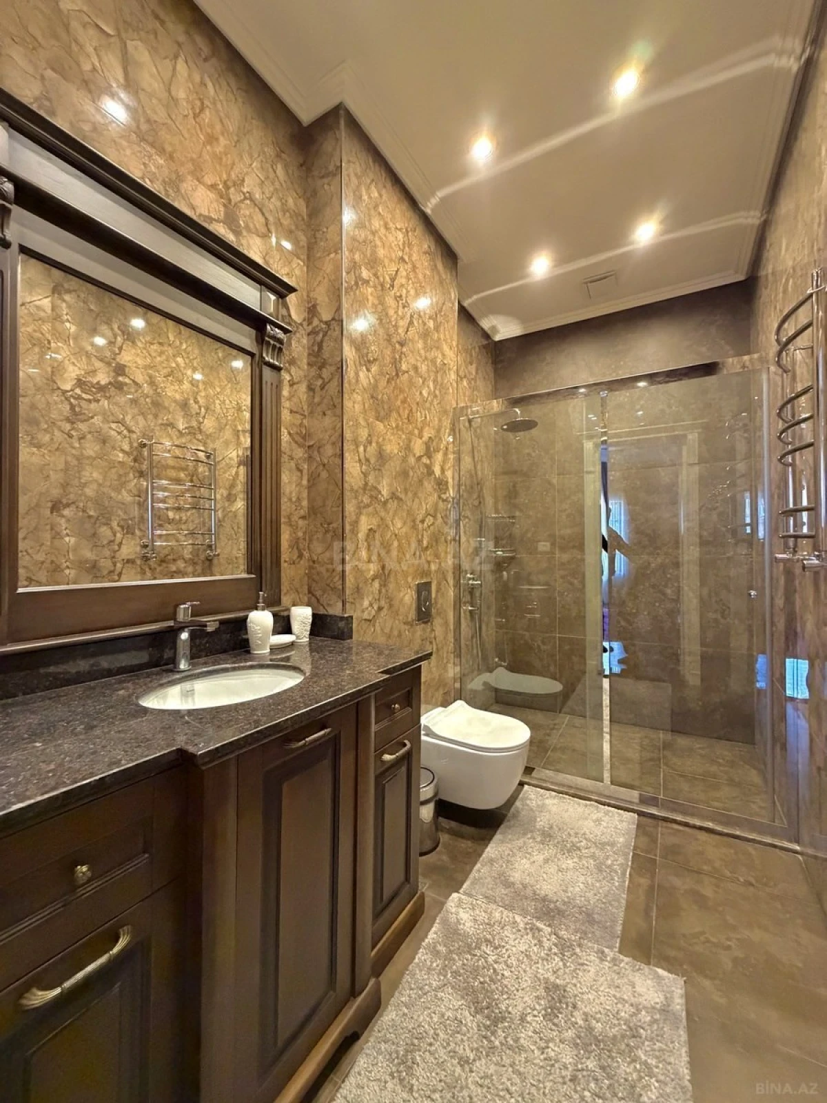 Satılır 5 otaqlı həyət evi 400 m²