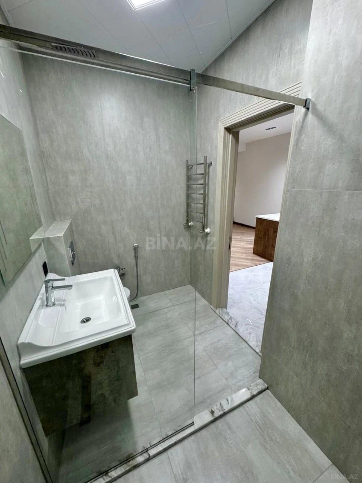 Satılır 2 otaqlı mənzil 77 m²