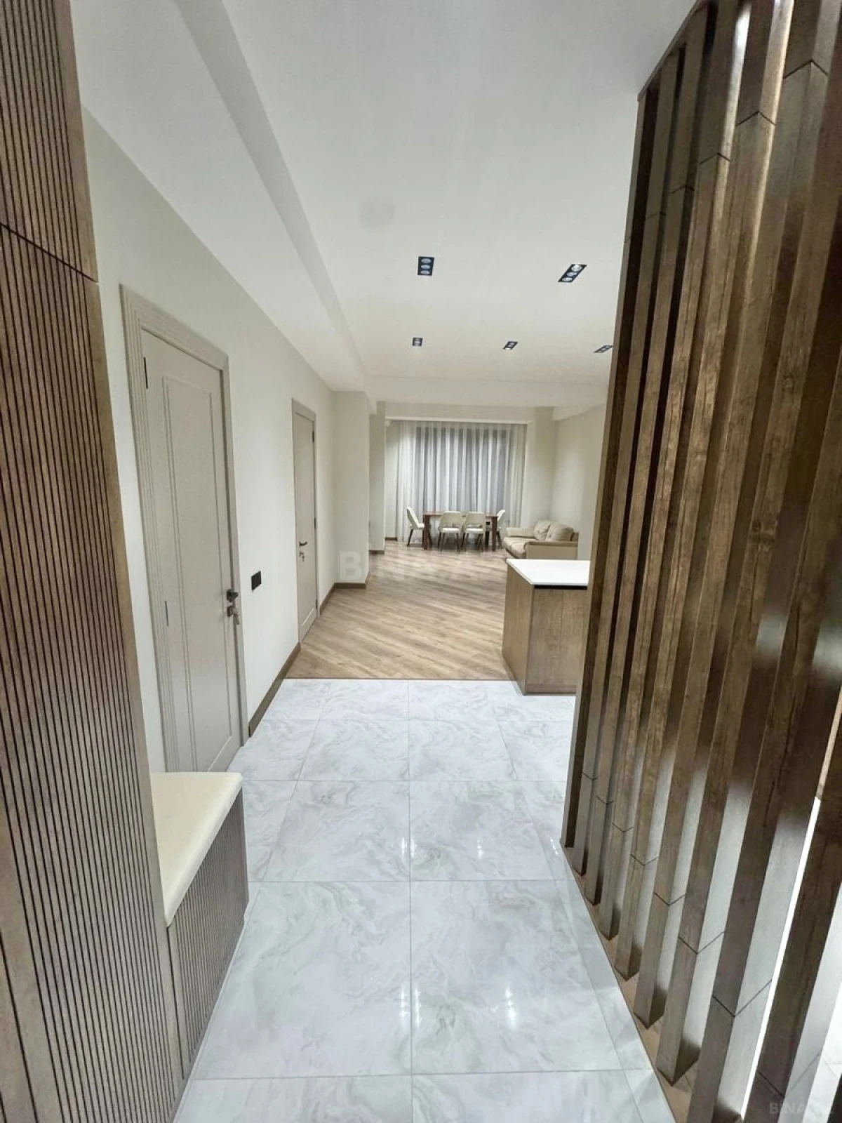 Satılır 2 otaqlı mənzil 77 m²