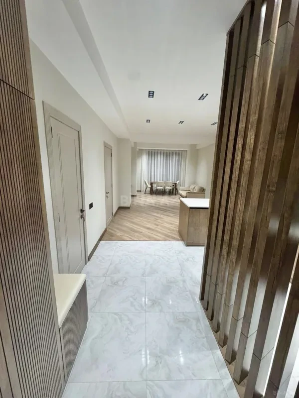 Satılır 2 otaqlı mənzil 77 m²
