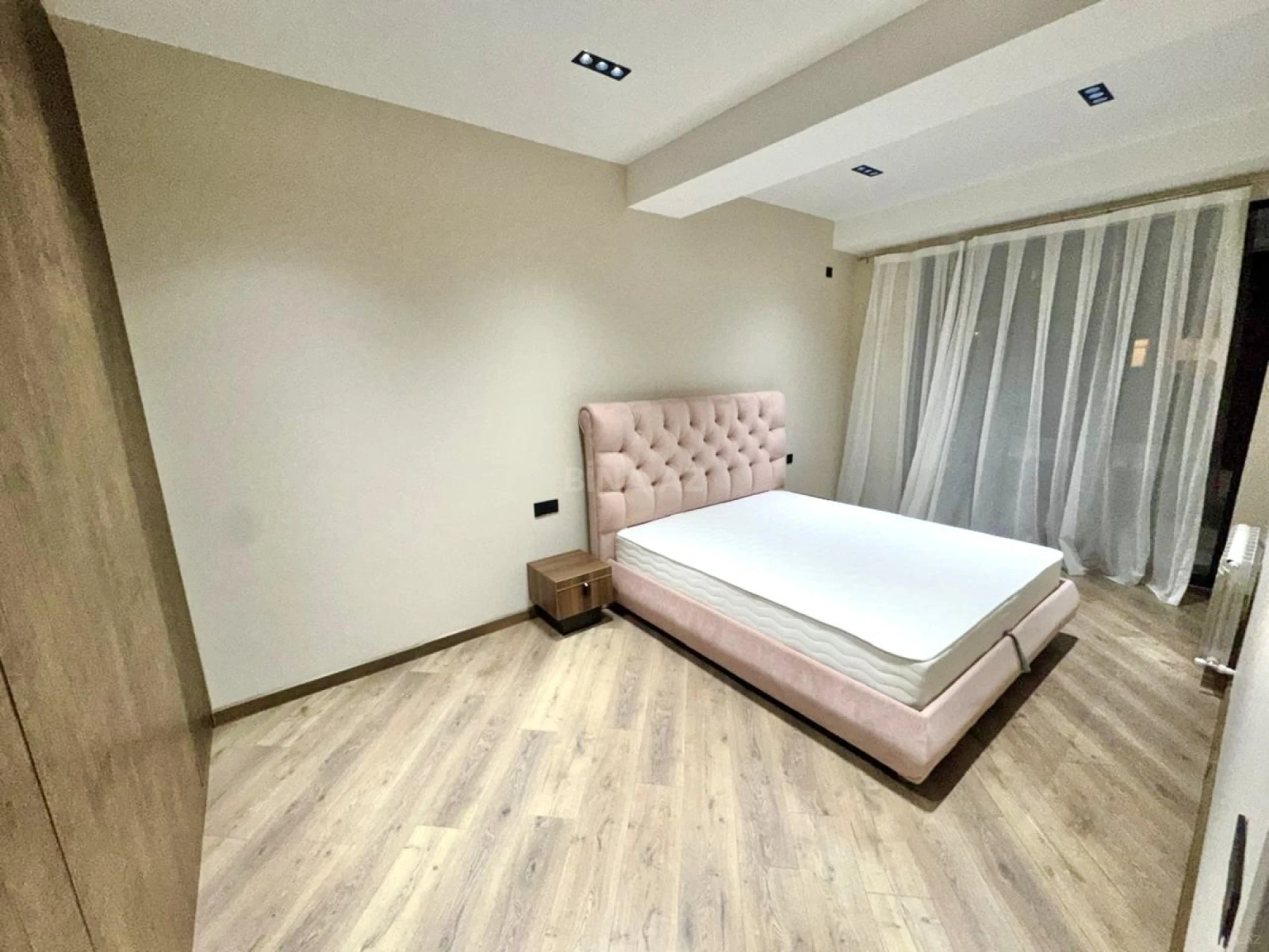 Satılır 2 otaqlı mənzil 77 m²