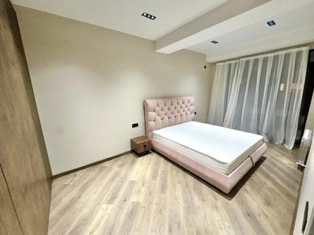 Satılır 2 otaqlı mənzil 77 m²