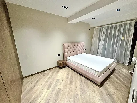 Satılır 2 otaqlı mənzil 77 m²