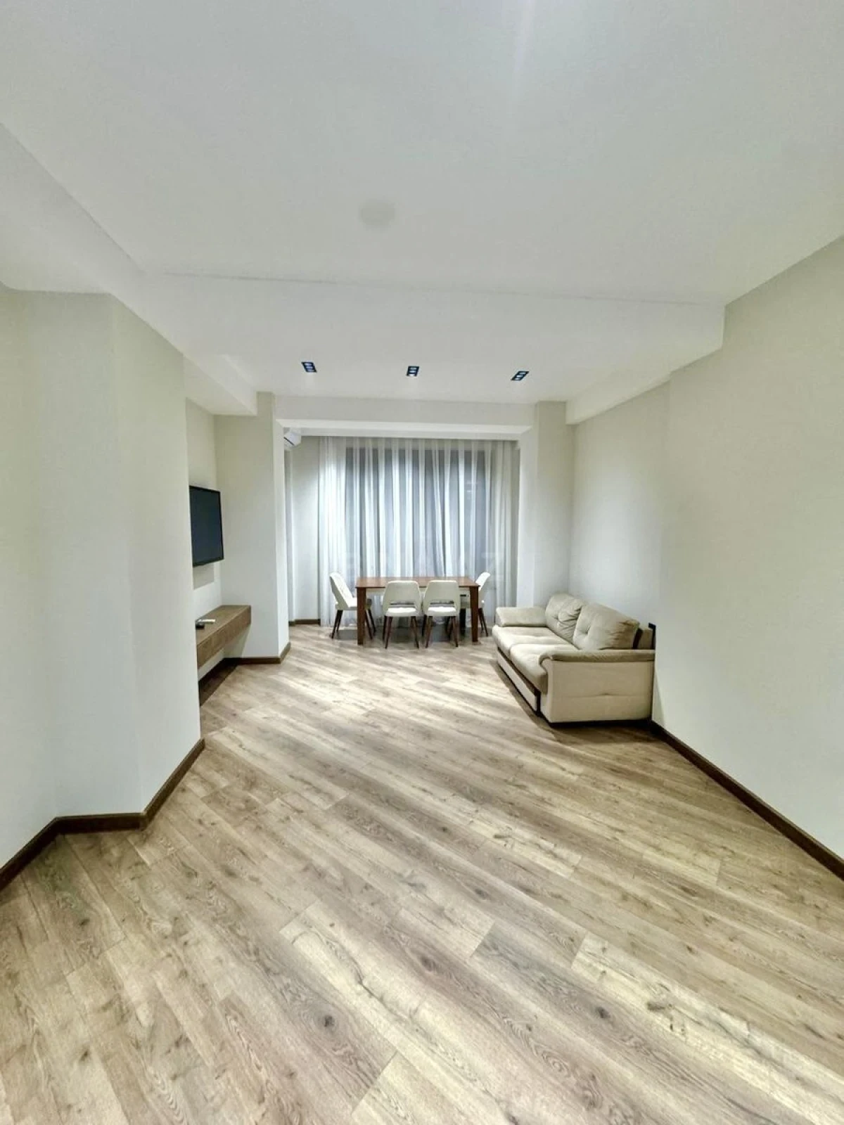 Satılır 2 otaqlı mənzil 77 m²