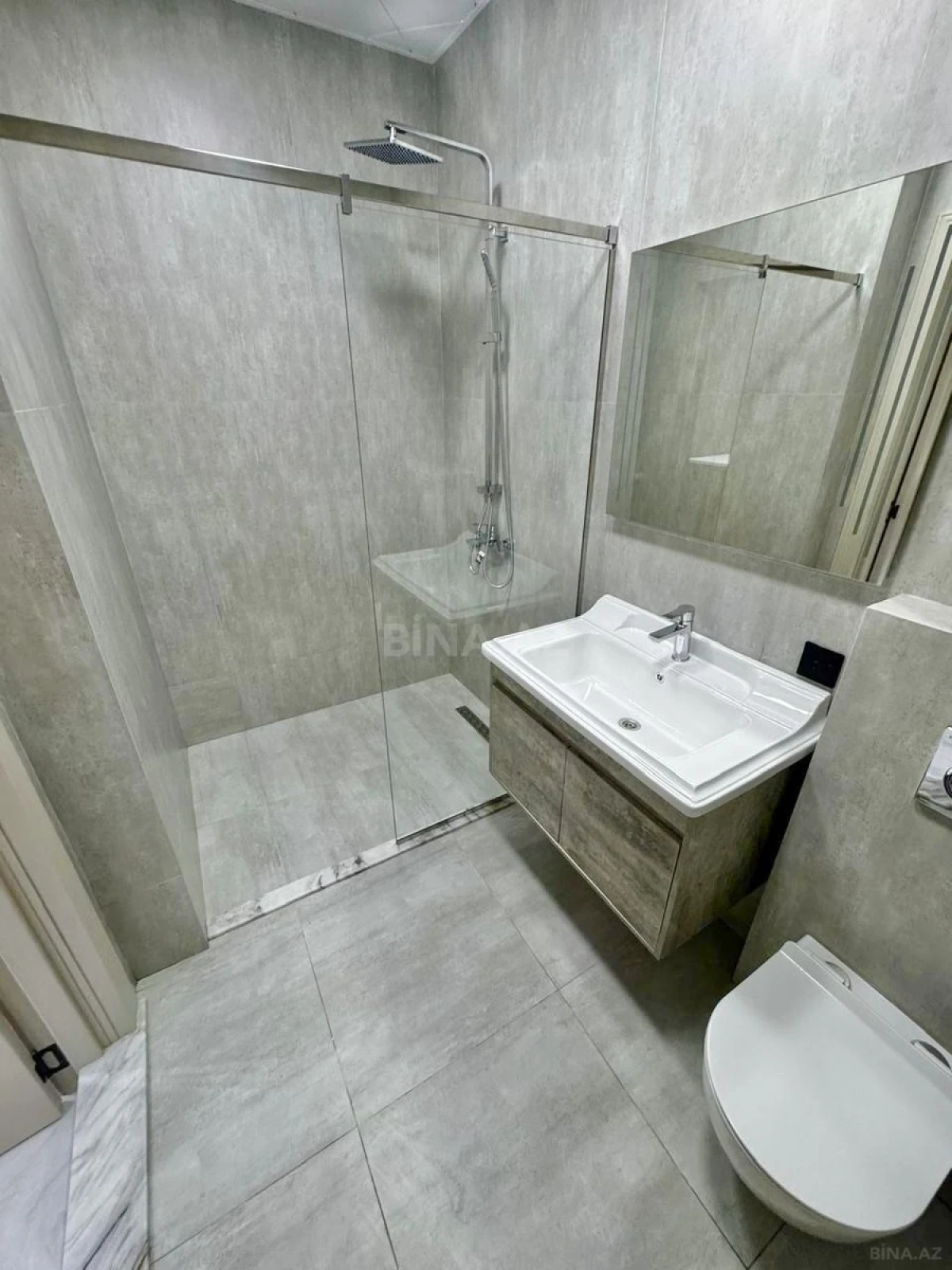 Satılır 2 otaqlı mənzil 77 m²