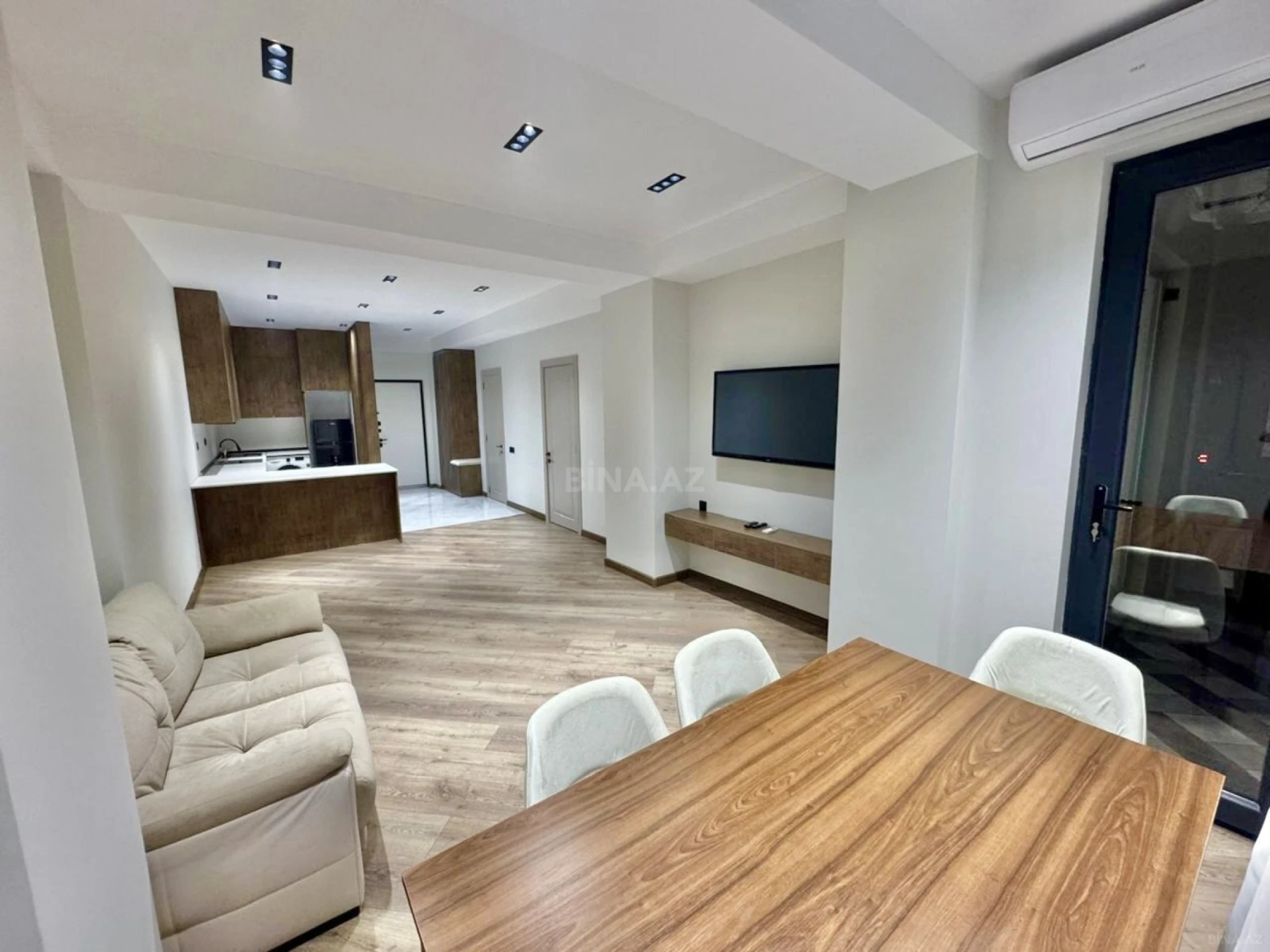 Satılır 2 otaqlı mənzil 77 m²