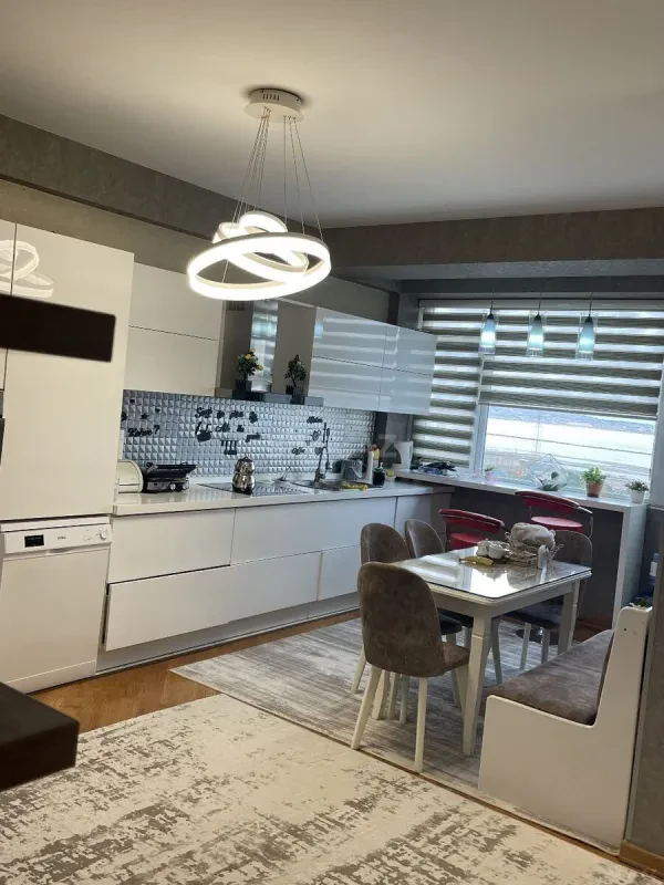 Satılır 3 otaqlı mənzil 97 m²