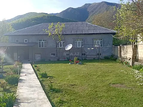 Kirayə verilir 4 otaqlı həyət evi 100 m² — Qax 4 otaq 100.00 m²