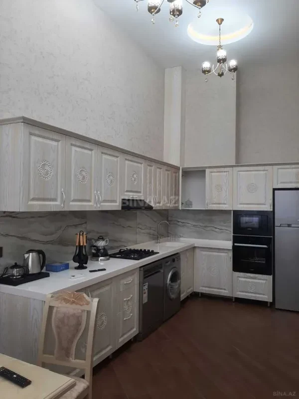 Kirayə verilir 3 otaqlı mənzil 116 m²