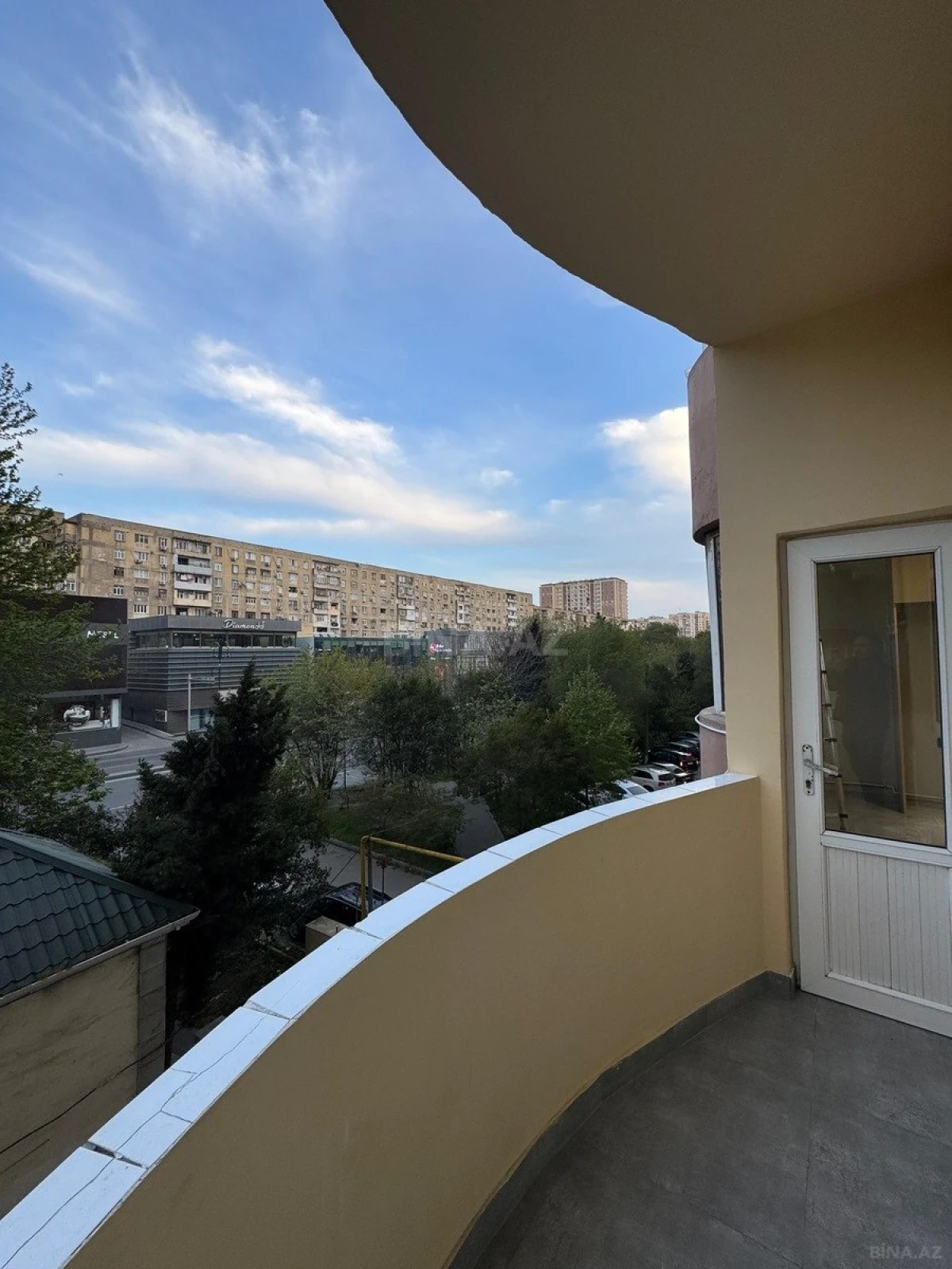 Satılır 2 otaqlı mənzil 89 m²