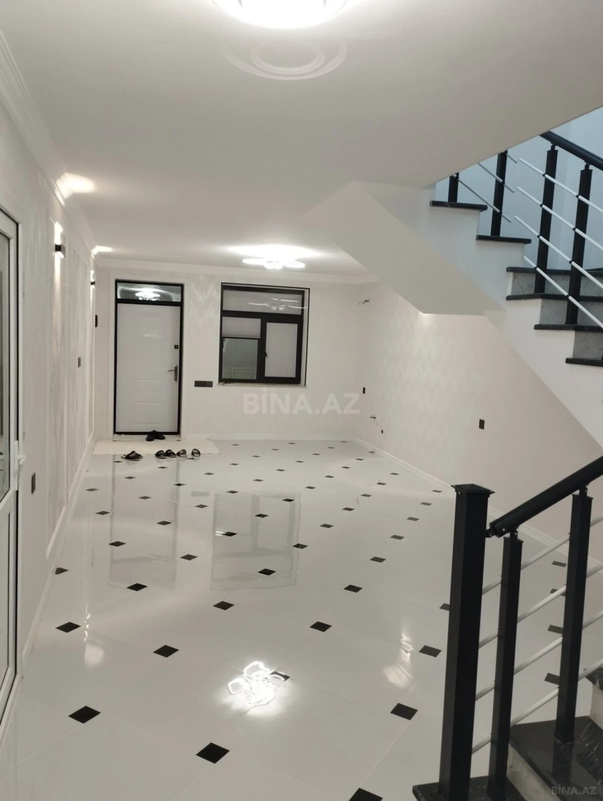 Satılır 6 otaqlı həyət evi 330 m²