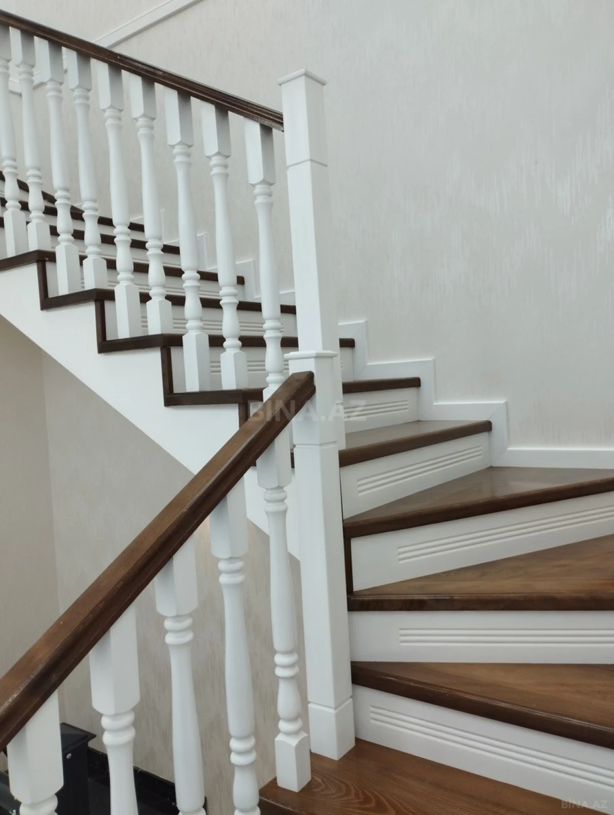 Satılır 6 otaqlı həyət evi 330 m²