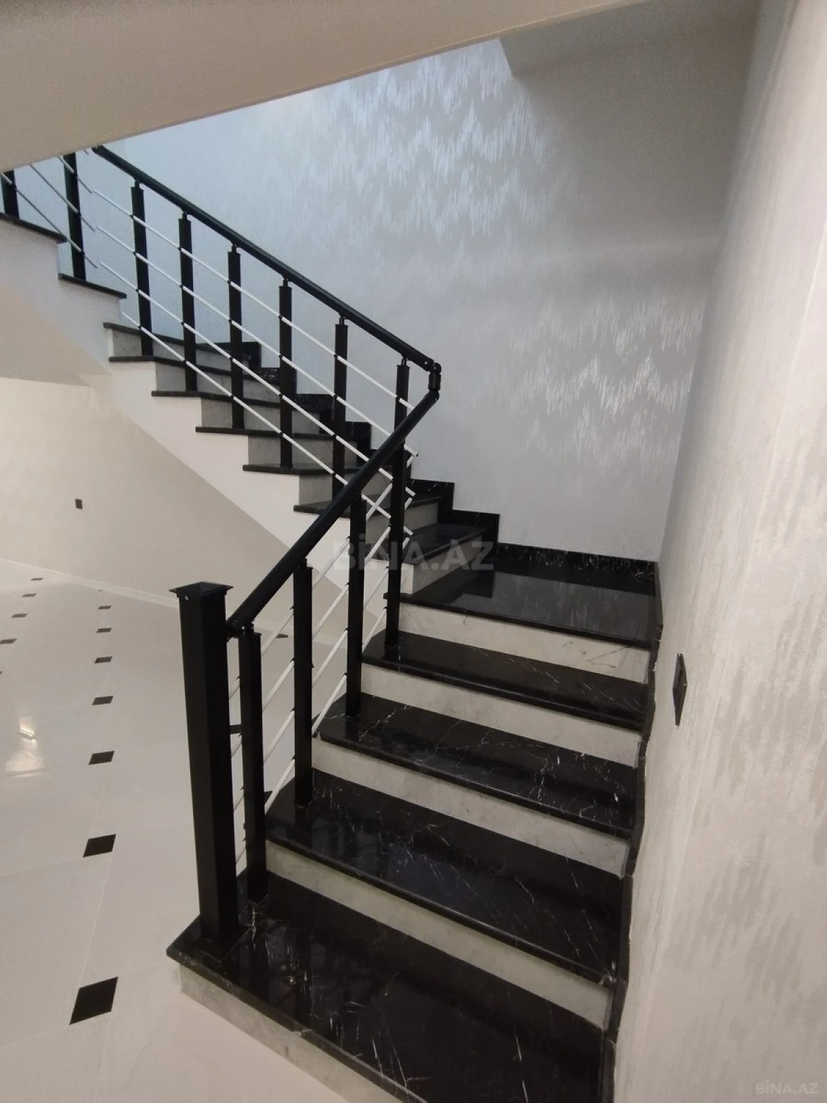 Satılır 6 otaqlı həyət evi 330 m²