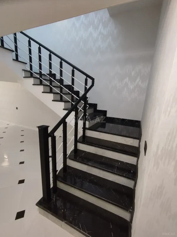 Satılır 6 otaqlı həyət evi 330 m²