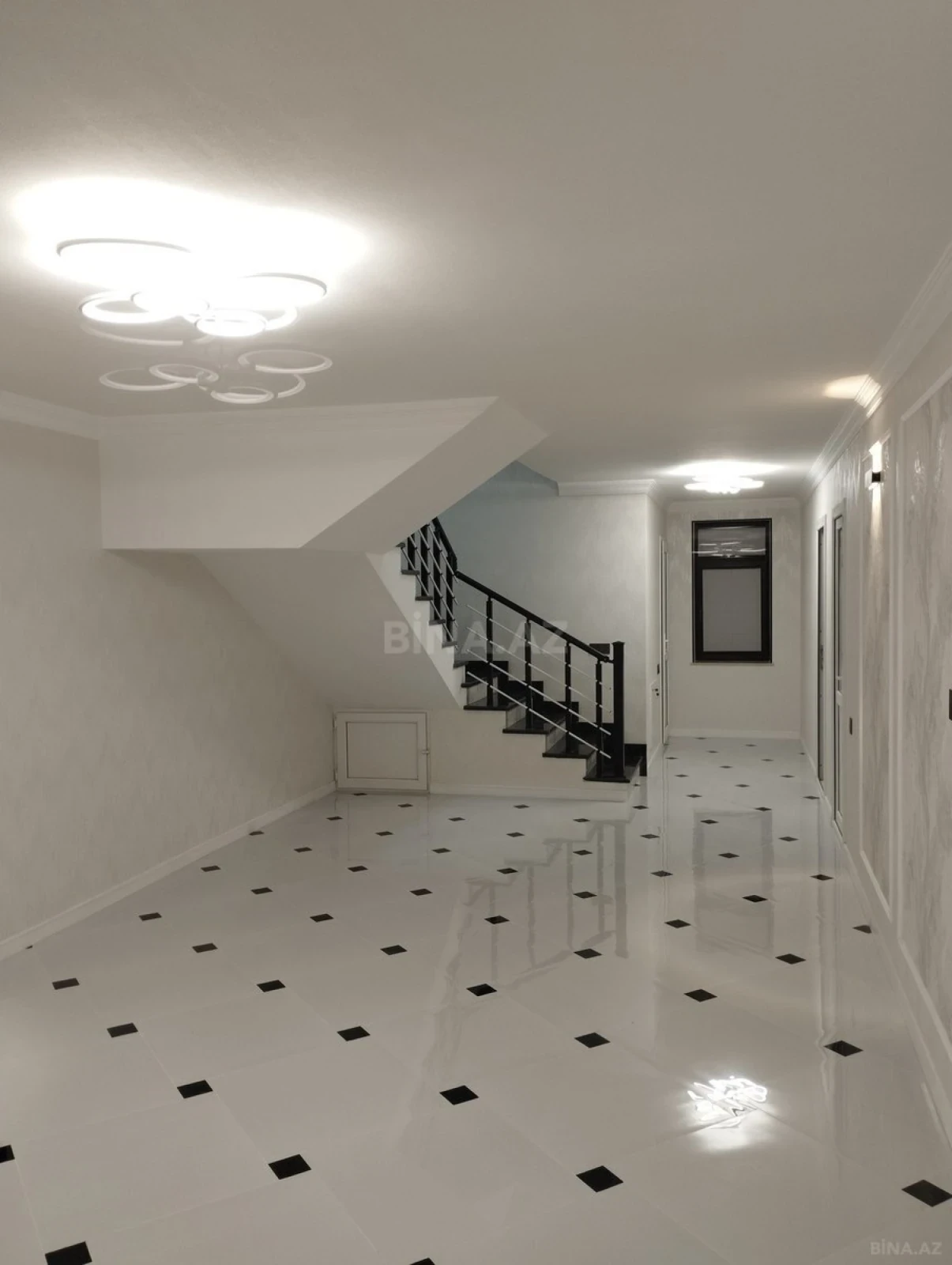 Satılır 6 otaqlı həyət evi 330 m²