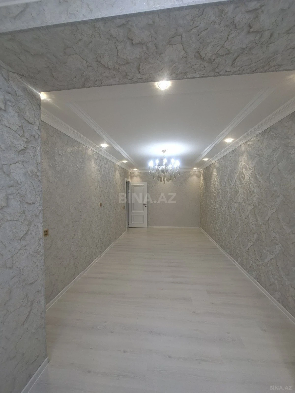 Satılır 5 otaqlı mənzil 111 m²