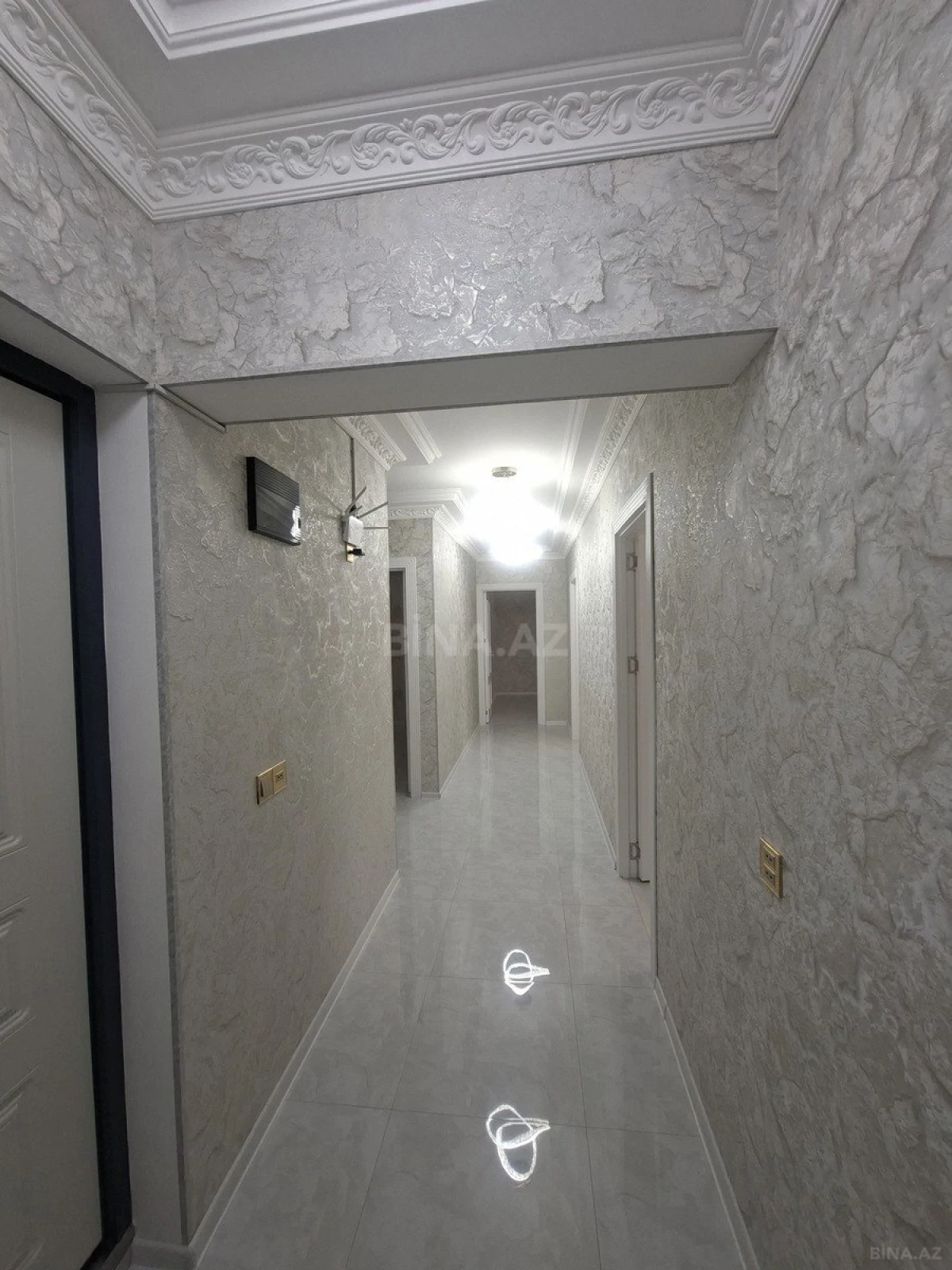 Satılır 5 otaqlı mənzil 111 m²