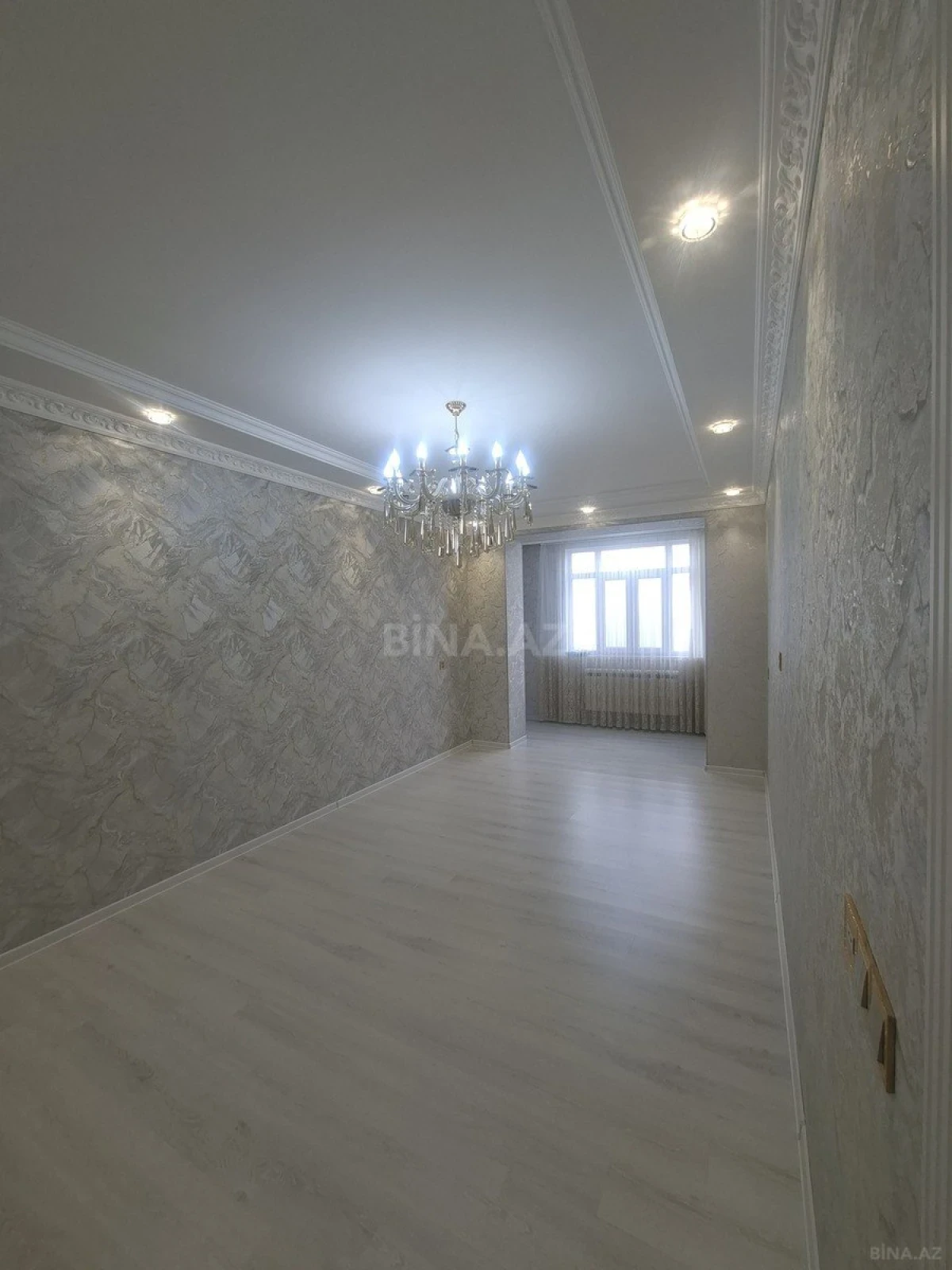Satılır 5 otaqlı mənzil 111 m²