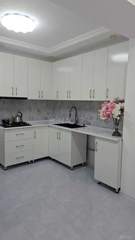 Satılır 5 otaqlı mənzil 111 m²
