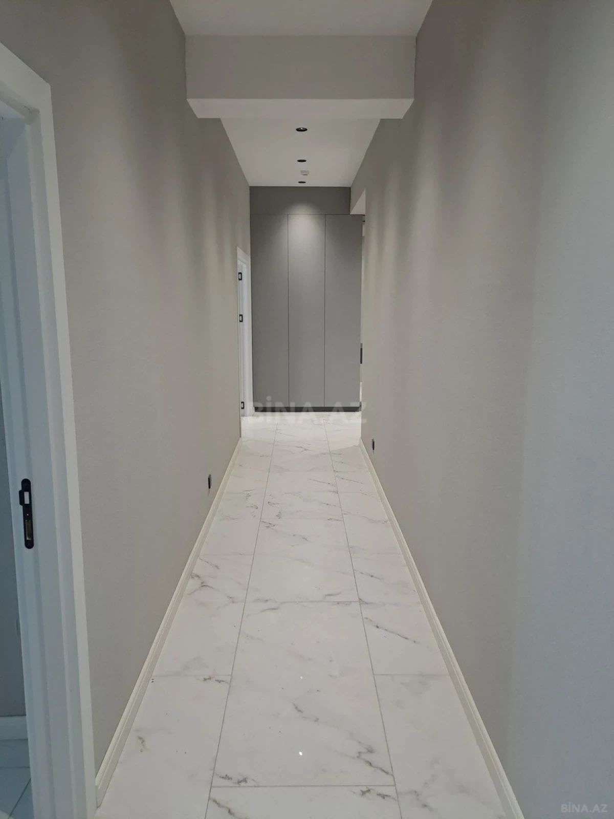 Kirayə verilir 2 otaqlı mənzil 108 m²
